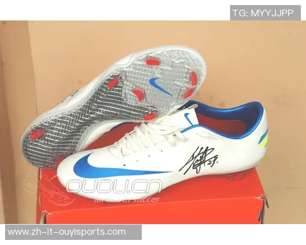 拥有独特足球签名鞋的球星及其背后故事分析