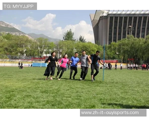 类乌齐足球球星成长历程与拼搏精神激励家乡青少年 类乌齐足球球星成长历程与拼搏精神激励家乡青少年