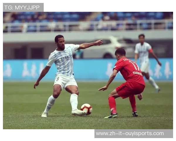 足球之星闪耀赛场精彩瞬间,技术与荣耀的完美融合展现无与伦比的运动魅力 足球之星闪耀赛场精彩瞬间,技术与荣耀的完美融合展现无与伦比的运动魅力