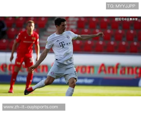 六号与八号球星争锋 足球场上的智慧与力量碰撞