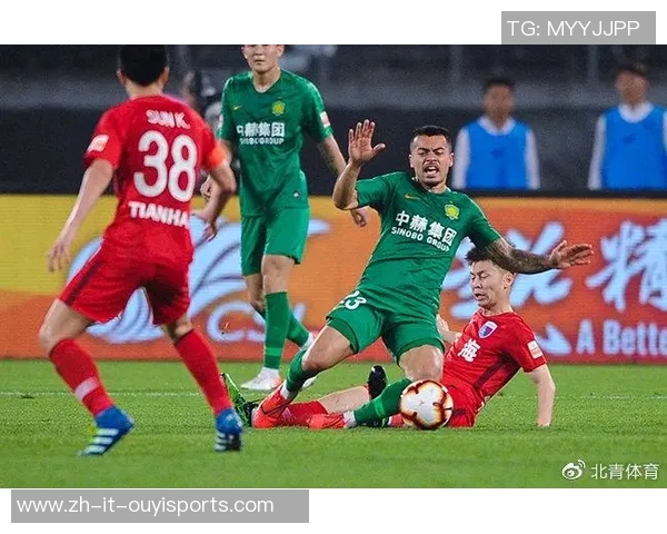 广东番禺足球球星崛起记：从草根到职业赛场的成长之路